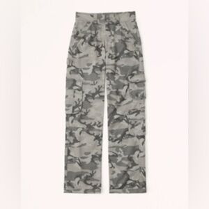 NWT Abercrombie Relaxed Cargo Pant